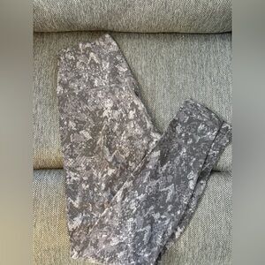 Lululemon hideaway lunar rock align high rise leggings size 6 EUC